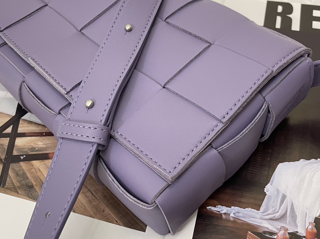 Cassette Intreccio Leather Cross-body Bag Purple